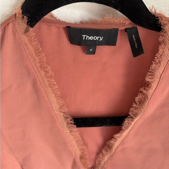 Theory Frayed Edge Wrap V-Neck Top in Rosy Pink size small (petite) 100% silk - Picture 4 of 8